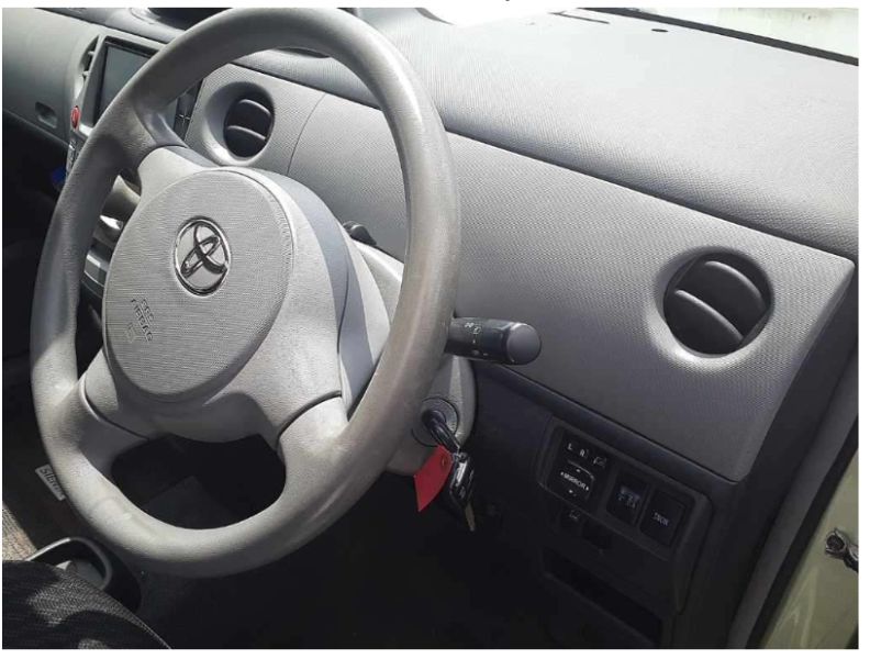 29114  TOYOTA SIENTA  2010  