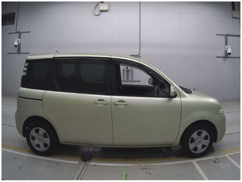  29114  TOYOTA SIENTA  2010  