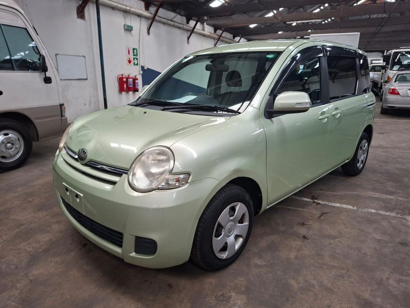 29114  TOYOTA SIENTA  2010