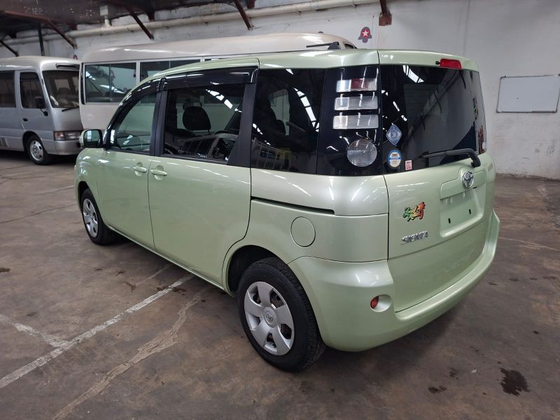 29114  TOYOTA SIENTA  2010