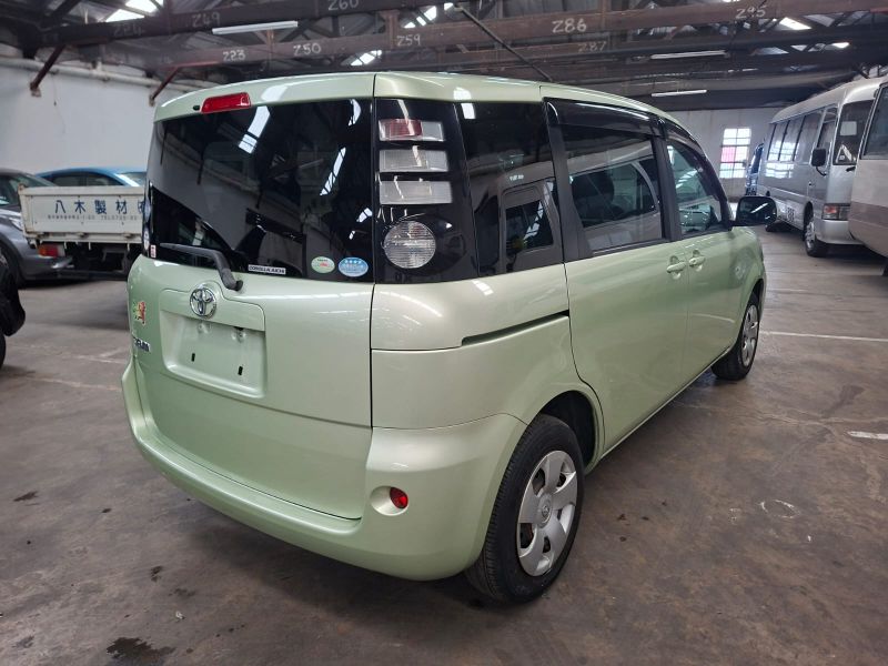 29114  TOYOTA SIENTA  2010
