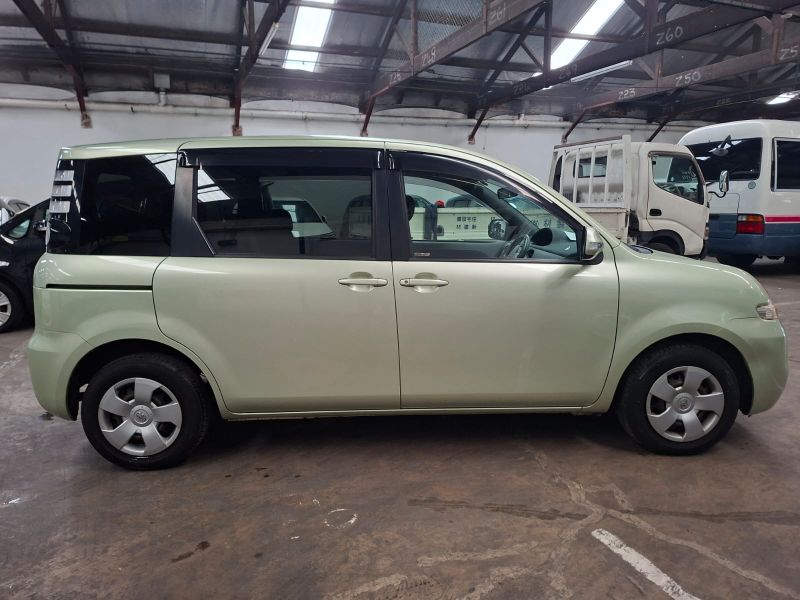 29114  TOYOTA SIENTA  2010