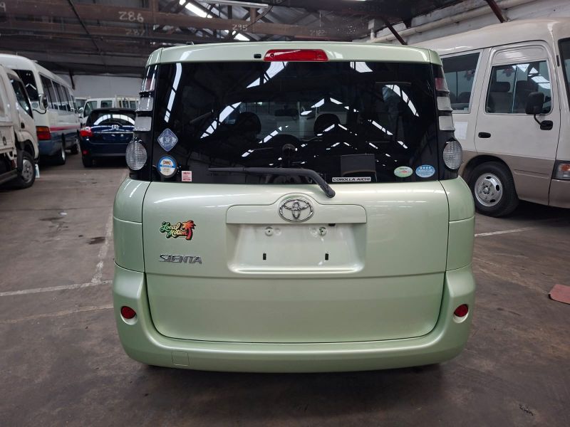 29114  TOYOTA SIENTA  2010