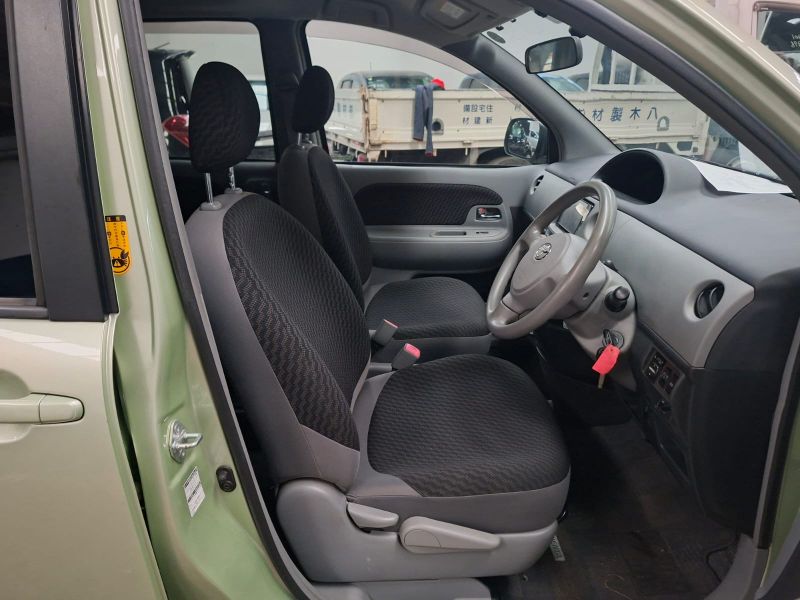 29114  TOYOTA SIENTA  2010