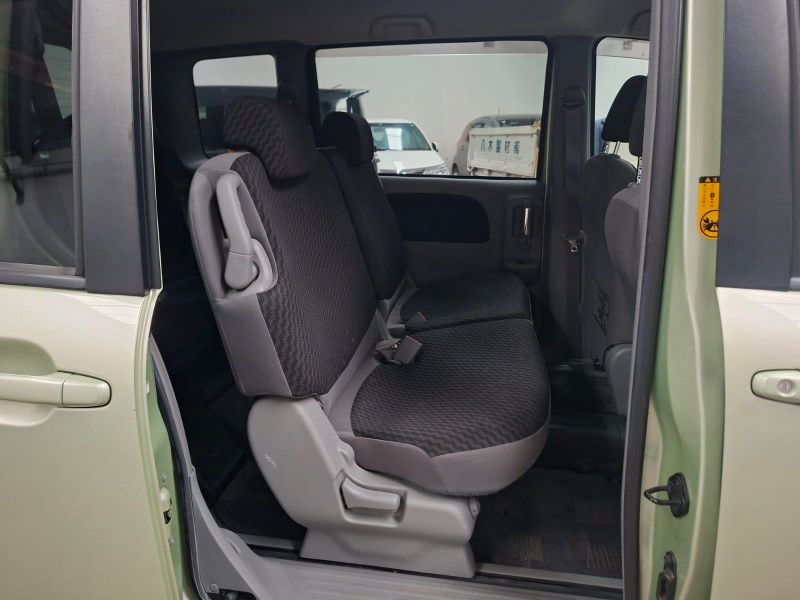 29114  TOYOTA SIENTA  2010