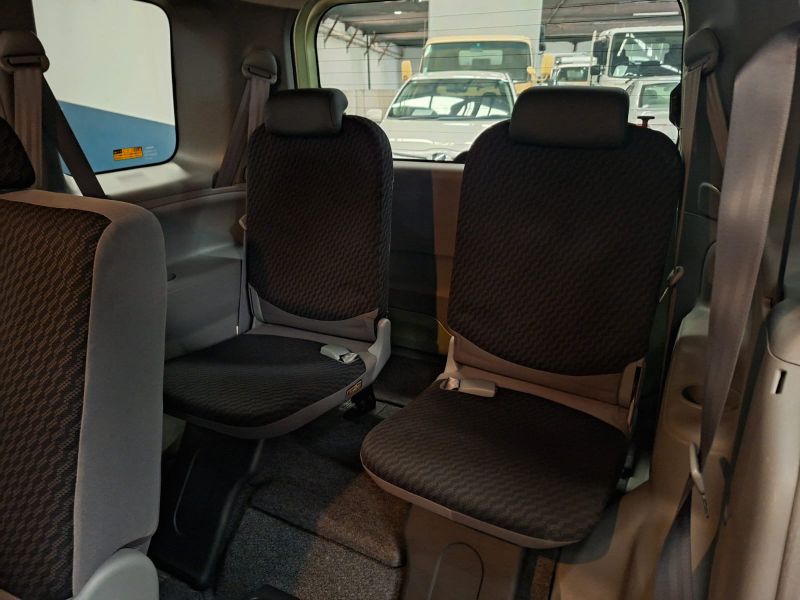 29114  TOYOTA SIENTA  2010