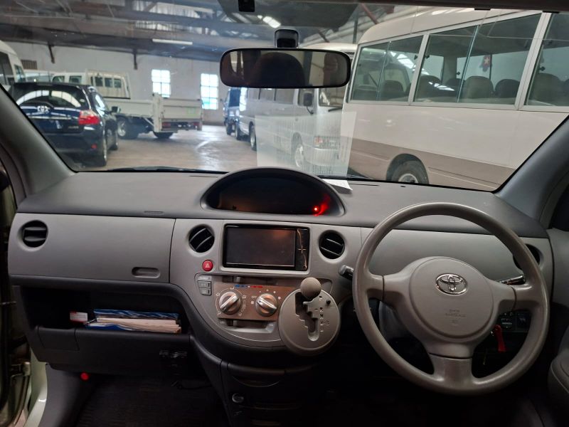 29114  TOYOTA SIENTA  2010