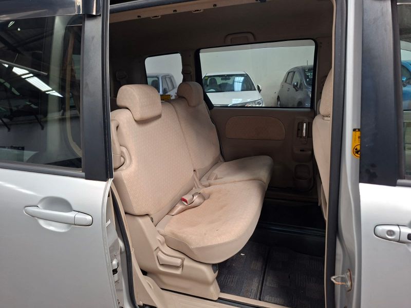 29115  TOYOTA SIENTA  2006