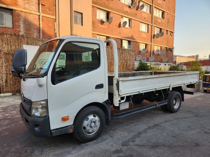 29120  TOYOTA DYNA  2012