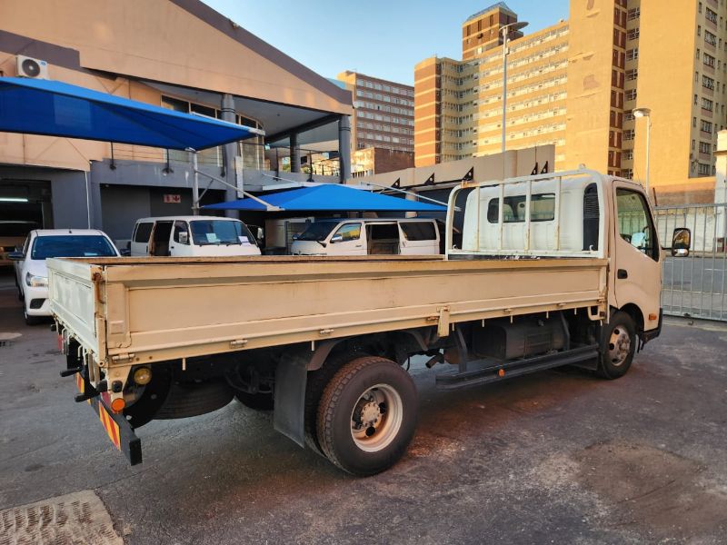 29120  TOYOTA DYNA  2012