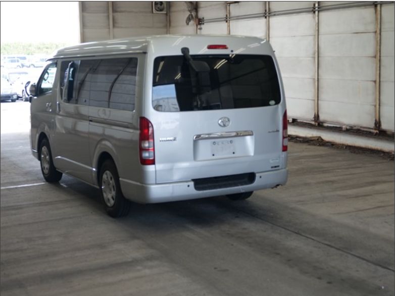  29130  TOYOTA HIACE  2010  