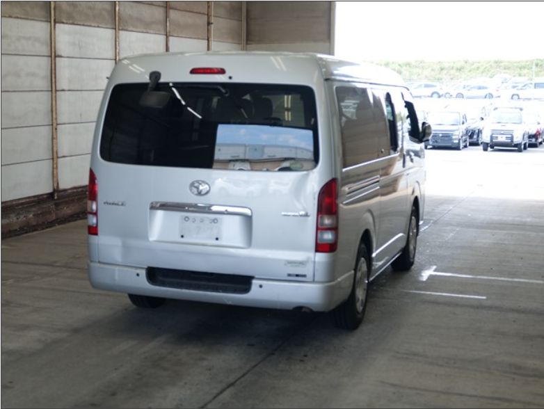  29130  TOYOTA HIACE  2010  