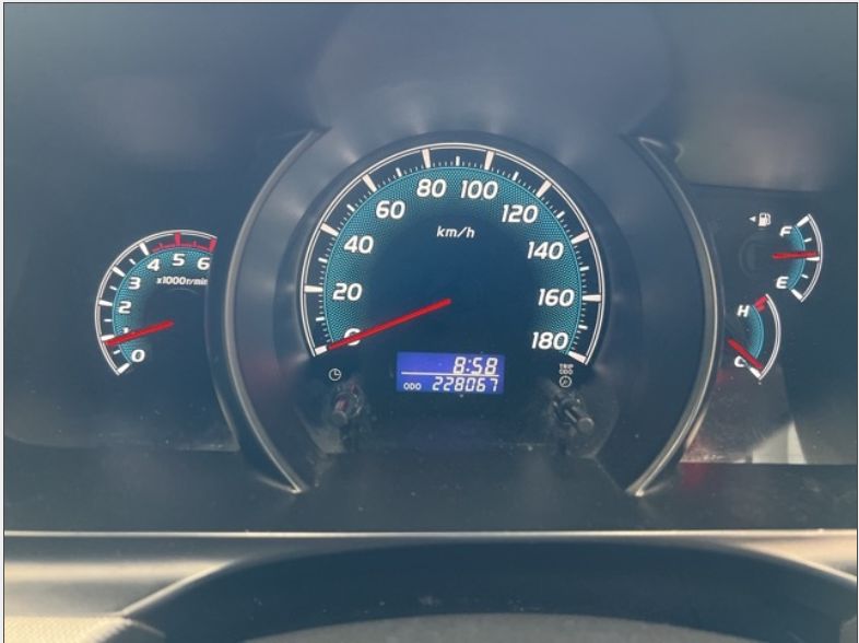 29130  TOYOTA HIACE  2010  