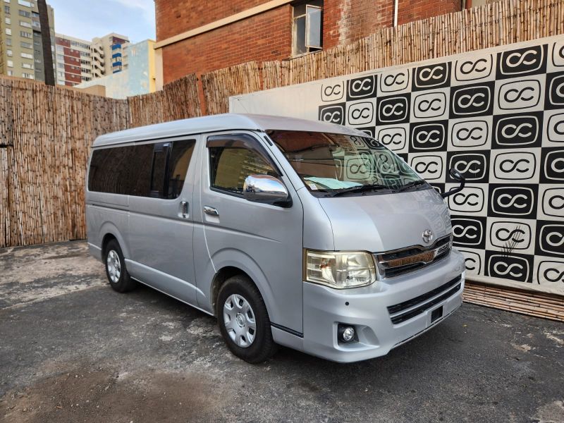 29130  TOYOTA HIACE  2010