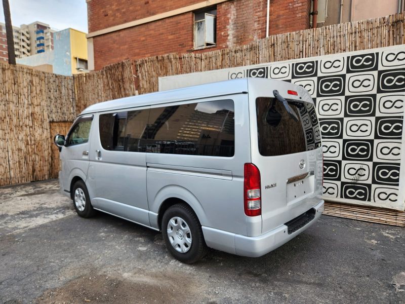 29130  TOYOTA HIACE  2010