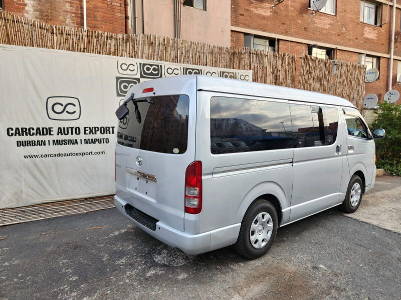 29130  TOYOTA HIACE  2010