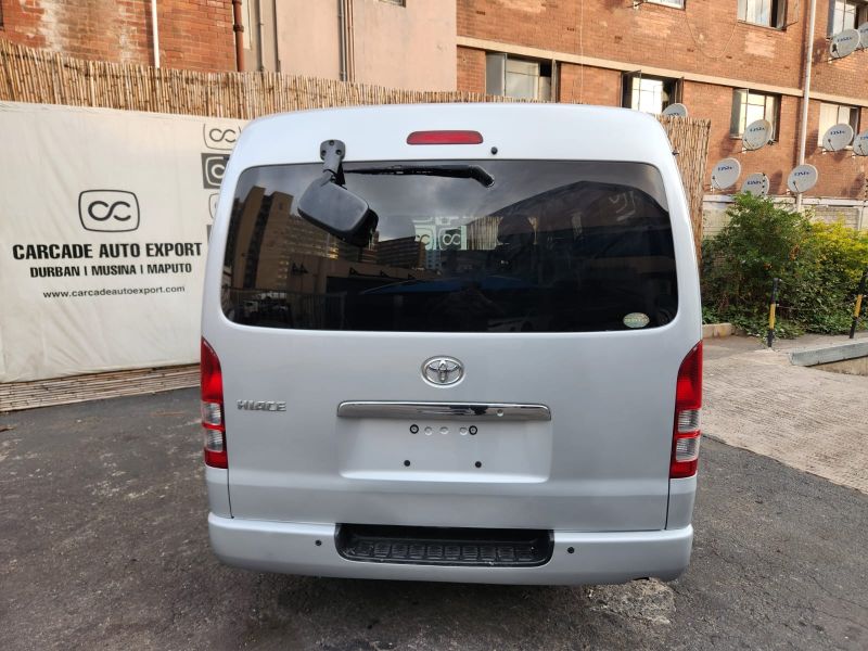 29130  TOYOTA HIACE  2010