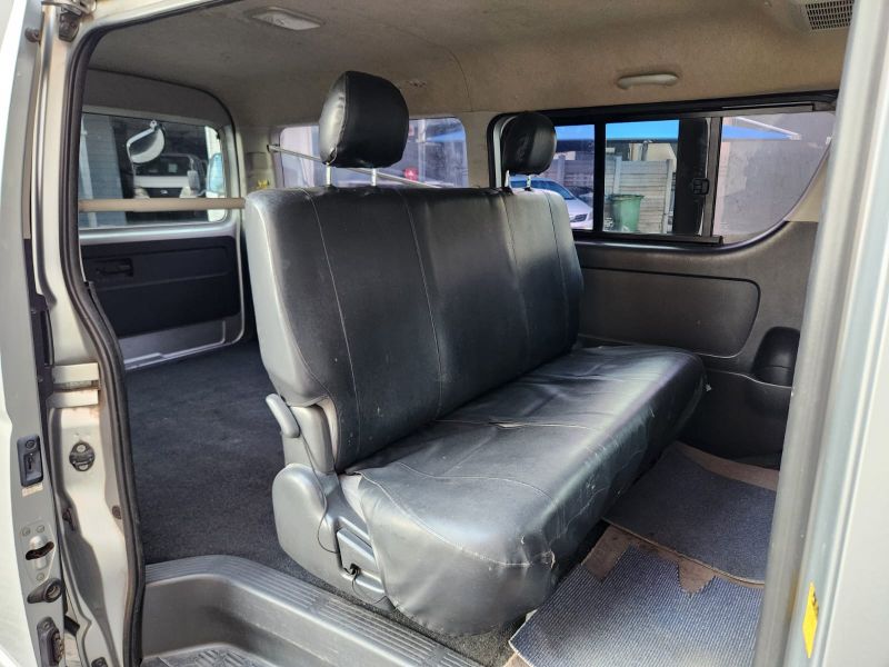 29130  TOYOTA HIACE  2010