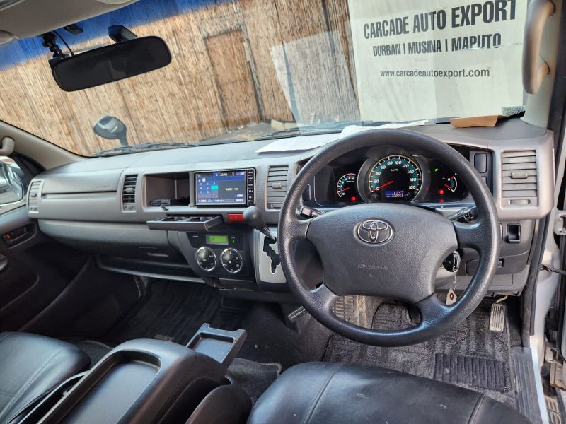 29130  TOYOTA HIACE  2010