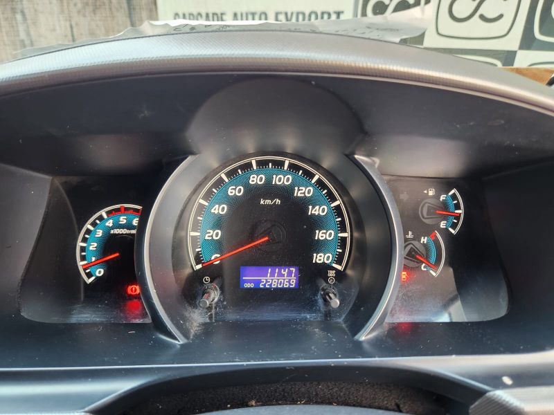 29130  TOYOTA HIACE  2010