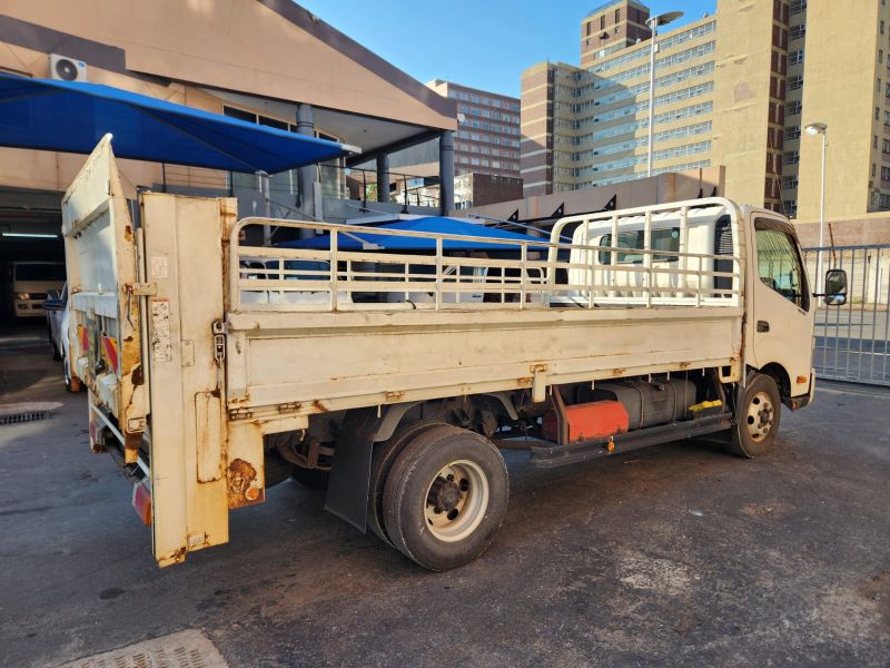  29136  HINO DUTRO  2014  