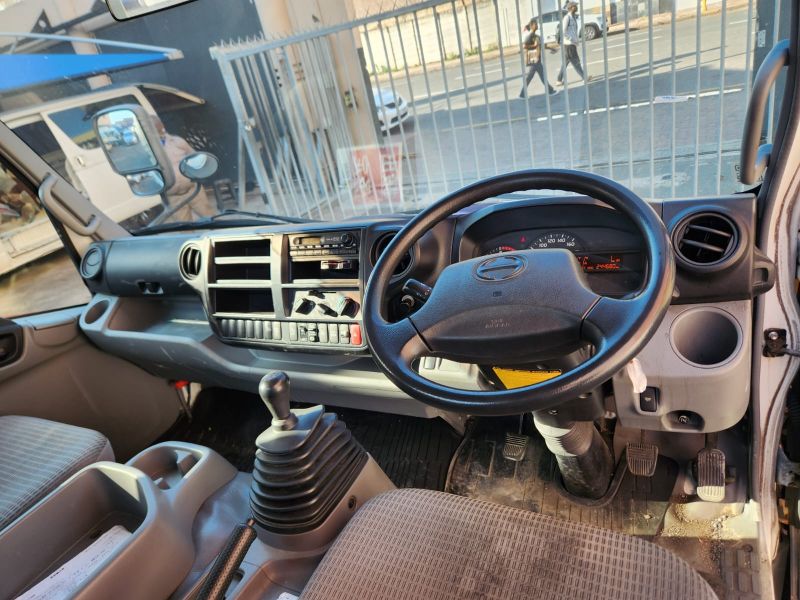  29136  HINO DUTRO  2014  