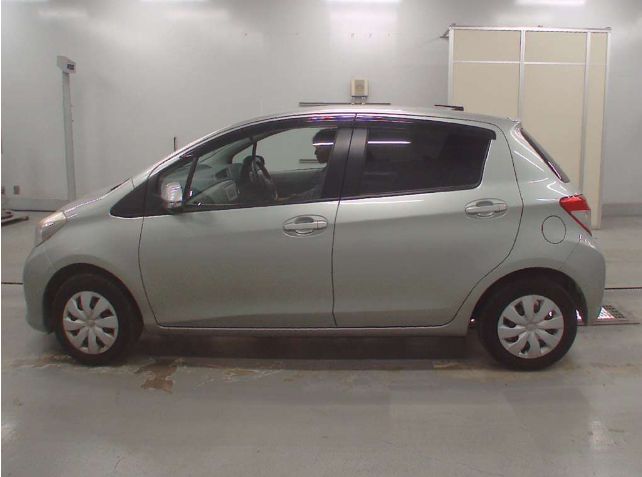  29152  TOYOTA VITZ  2012  