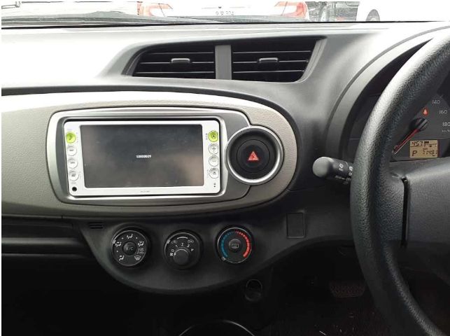  29152  TOYOTA VITZ  2012  