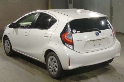  29175  TOYOTA AQUA  2017  
