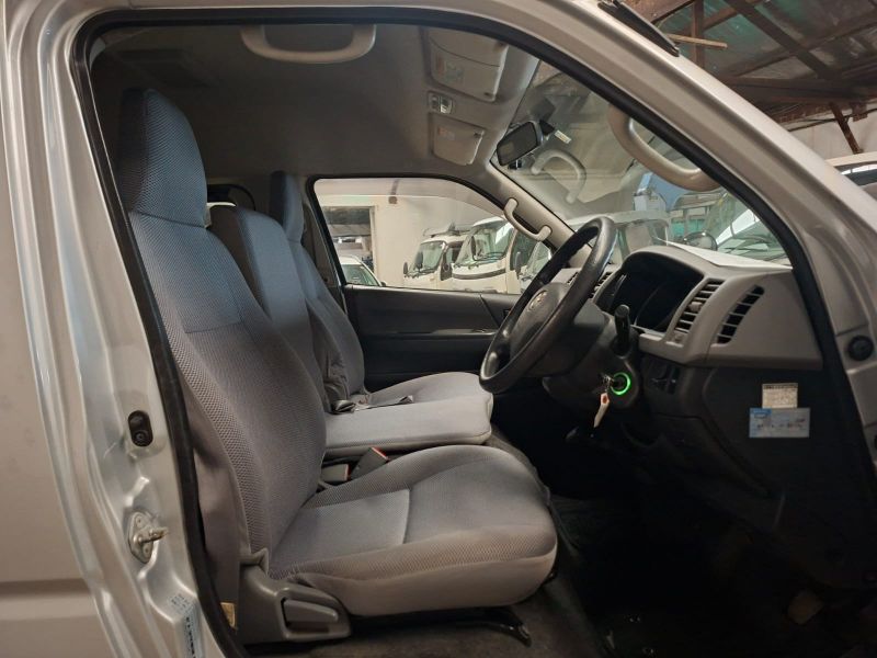 29176  TOYOTA HIACE -V  2008