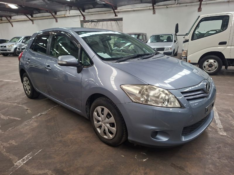 29177  TOYOTA AURIS  2011