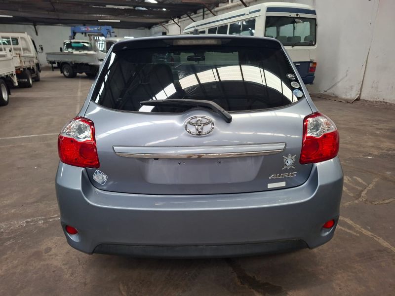 29177  TOYOTA AURIS  2011