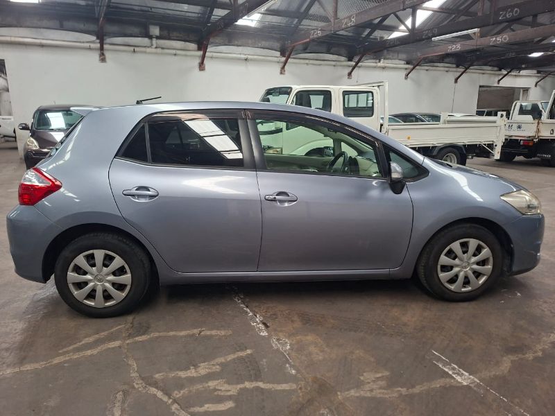 29177  TOYOTA AURIS  2011