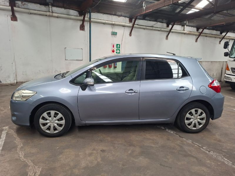 29177  TOYOTA AURIS  2011