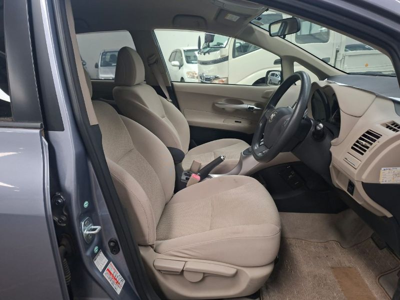 29177  TOYOTA AURIS  2011