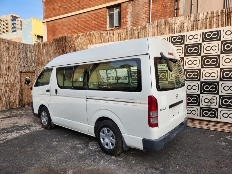 29181  TOYOTA HIACE  2006