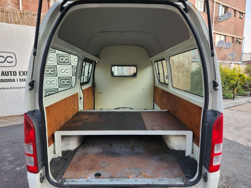 29181  TOYOTA HIACE  2006