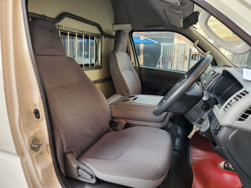 29181  TOYOTA HIACE  2006