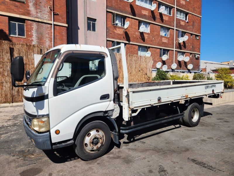 29185  TOYOTA DYNA  2003