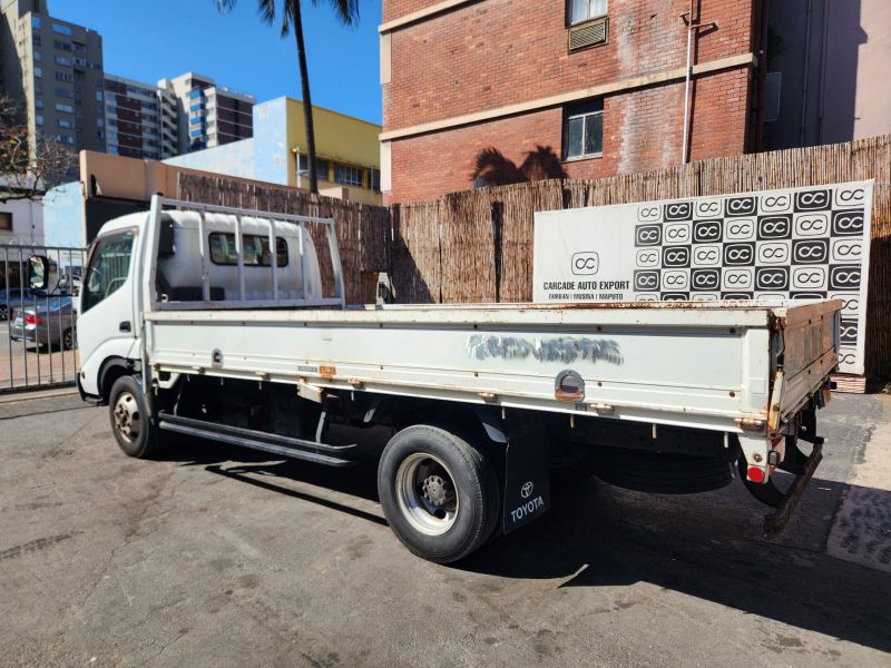 29185  TOYOTA DYNA  2003