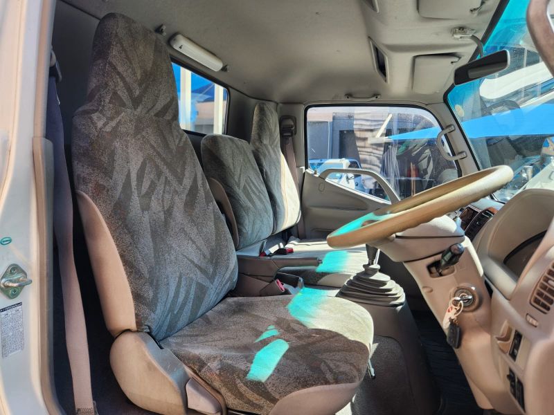 29185  TOYOTA DYNA  2003