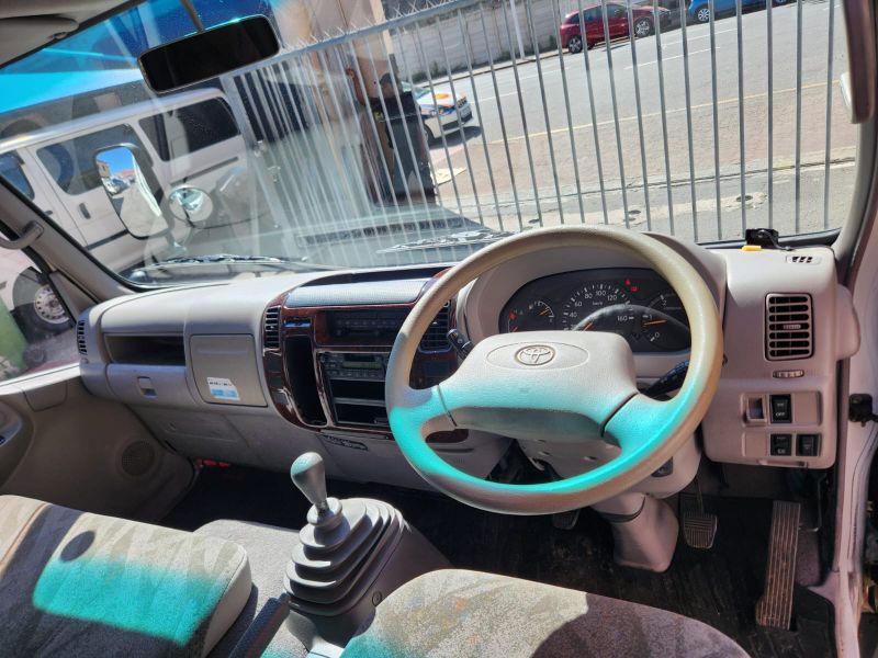 29185  TOYOTA DYNA  2003