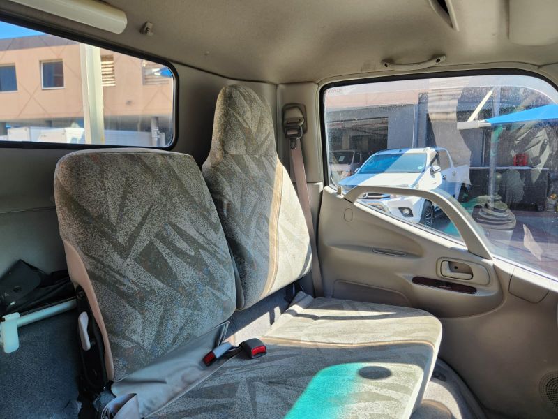 29185  TOYOTA DYNA  2003