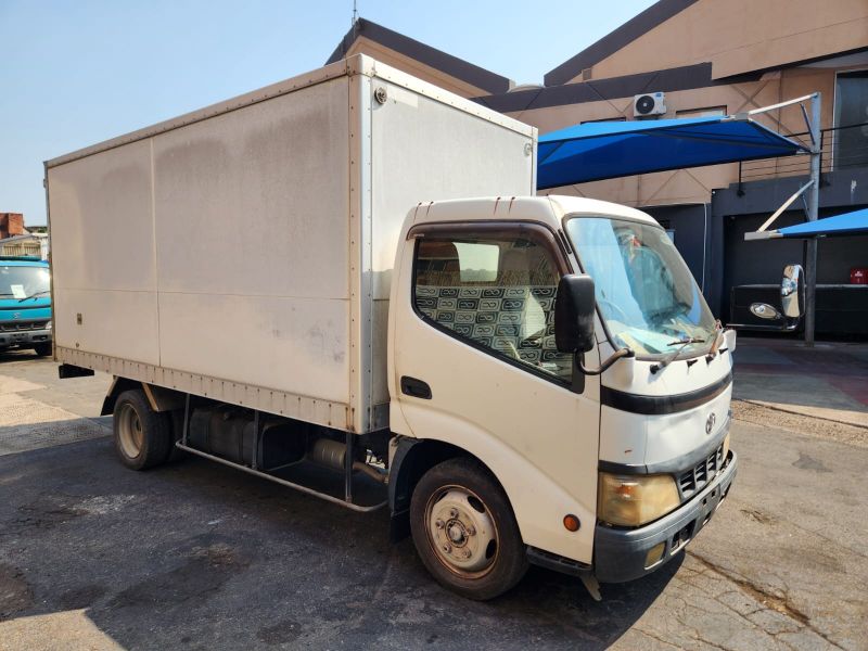 29192  TOYOTA DYNA  2003