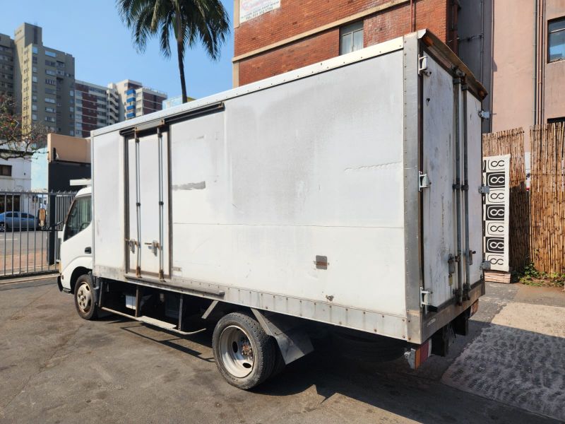 29192  TOYOTA DYNA  2003