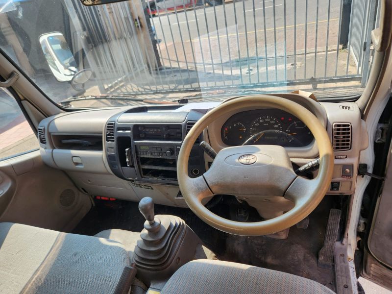 29192  TOYOTA DYNA  2003