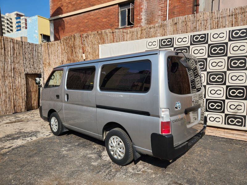 29196  NISSAN CARAVAN  2002