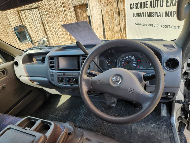 29196  NISSAN CARAVAN  2002