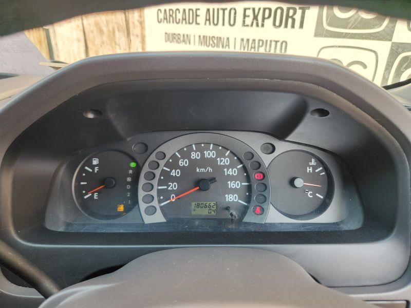 29196  NISSAN CARAVAN  2002