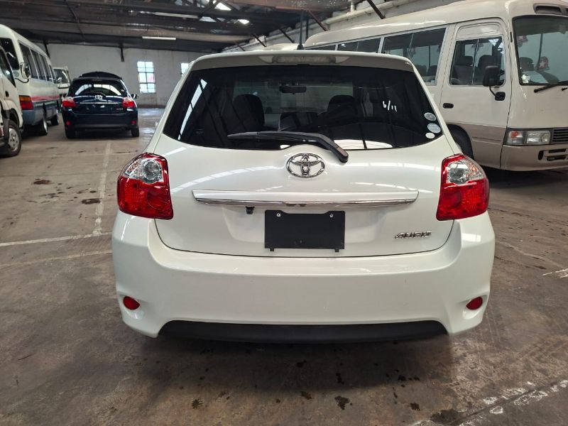 29209  TOYOTA AURIS  2011